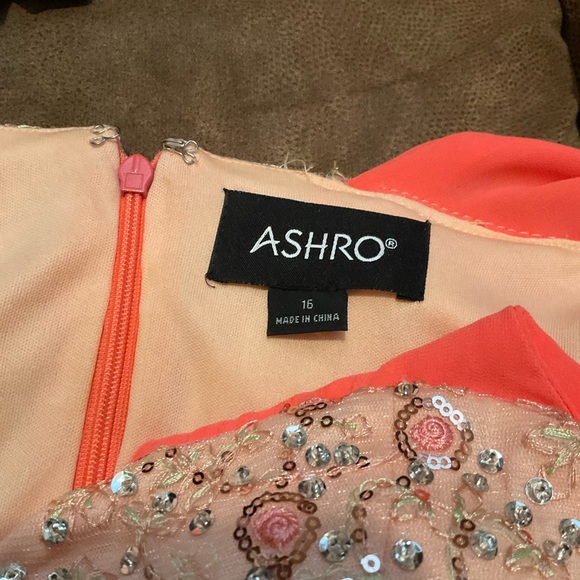 Size 16 salmon colored Mother of the Bride dress. - Picture 4 of 4
